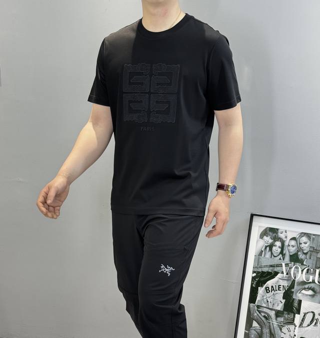 Givench*Y Givenchy 25S Spring and Summer new round neck short T. New product rec