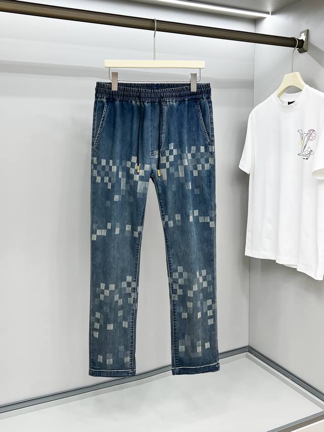 L checkerboard jeans, the new favorite of the fashion world! The checkerboard pa