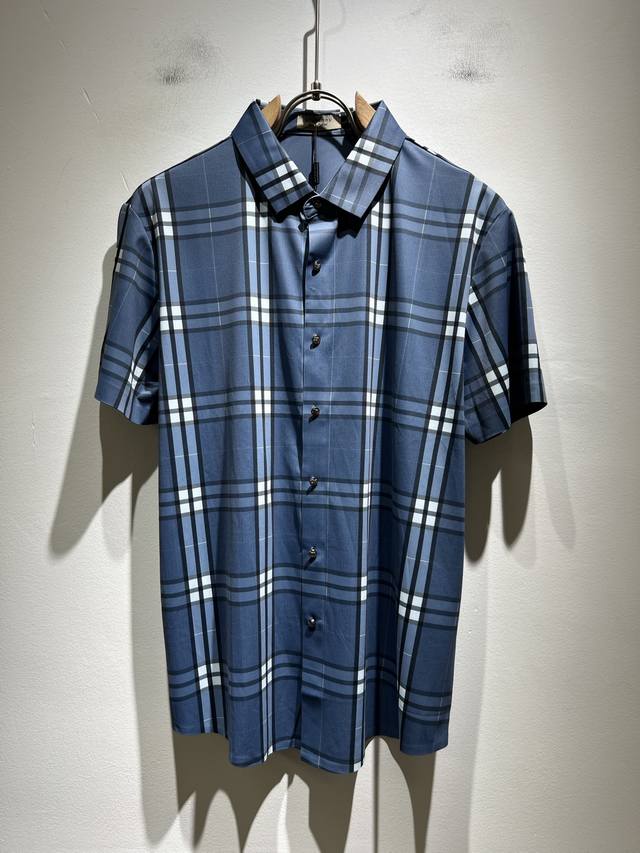 Bur*Erry 2025 Spring/Summer new men's seamless plaid shirt, the brand's latest d
