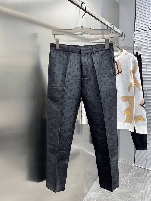 Louis Vuitton Lv 2025Ss Spring and Autumn new style trousers, nine-point trouser
