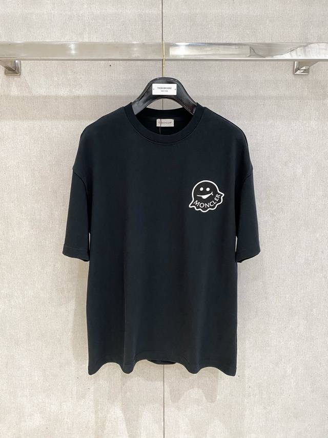 Moncler 2025Ss new short-sleeved T-shirt with a printed chapter DDD. The iconic