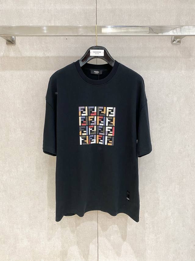 Fendi Fendi new style, classic unchanged...Fd short sleeve is still the simplest