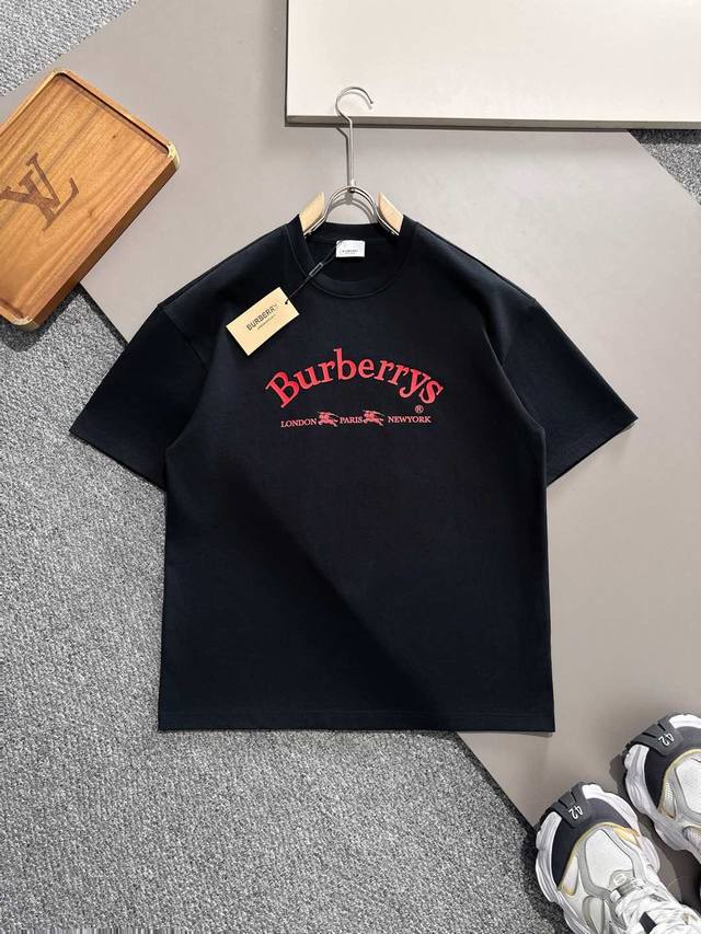 Burberry New pure cotton T-shirt. Printed short-sleeved T-shirt The iconic lette