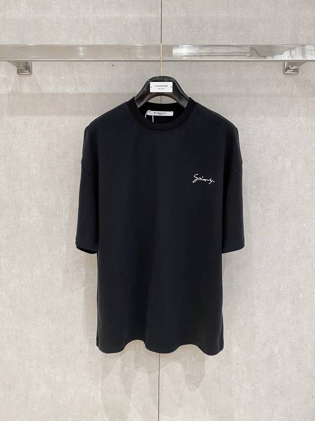 Givenchy, same style for men and women, is on sale on the official website at th