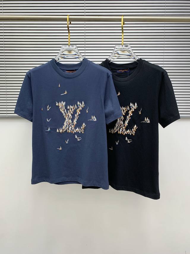Lv2025 Spring and Summer new men's and women's short-sleeved T-shirts, the lates
