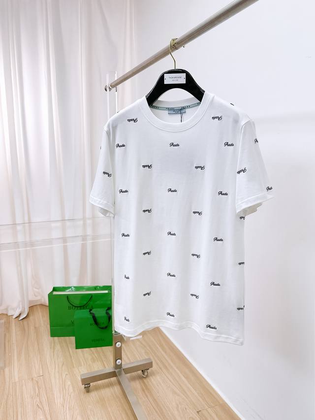 Prada 2025Ss new model first release in the counter, the latest short-sleeved r