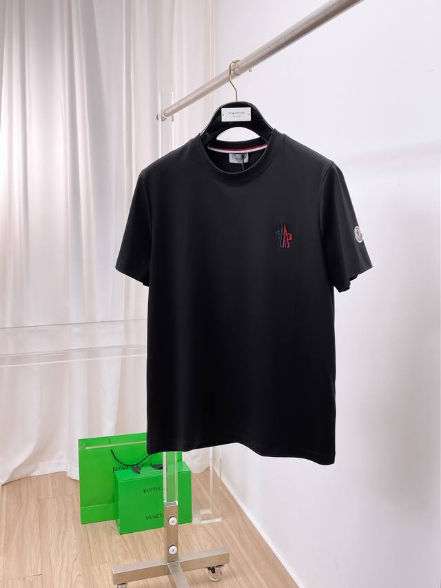 Moncler 2025 Spring and Summer new models first release at the counter, the late