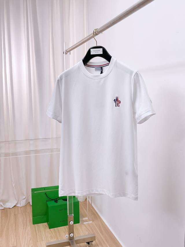 Moncler 2025 Spring and Summer new models first release at the counter, the late