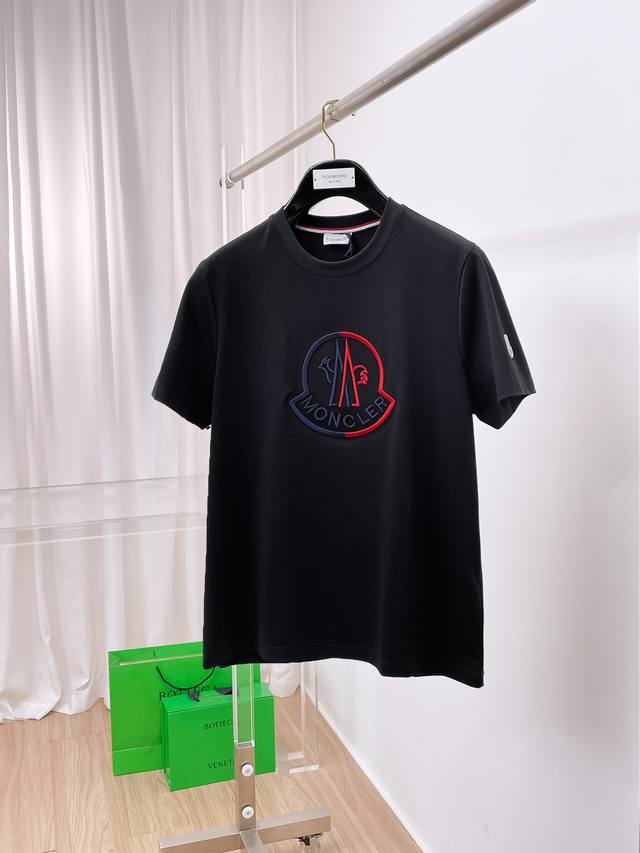 Moncler 2025 Spring and Summer new models first release at the counter, the late