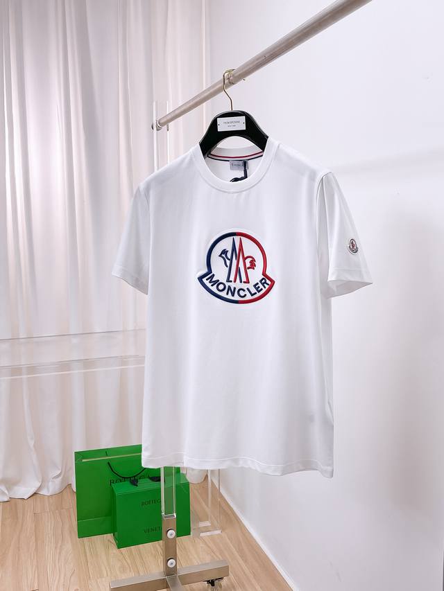 Moncler 2025 Spring and Summer new models first release at the counter, the late