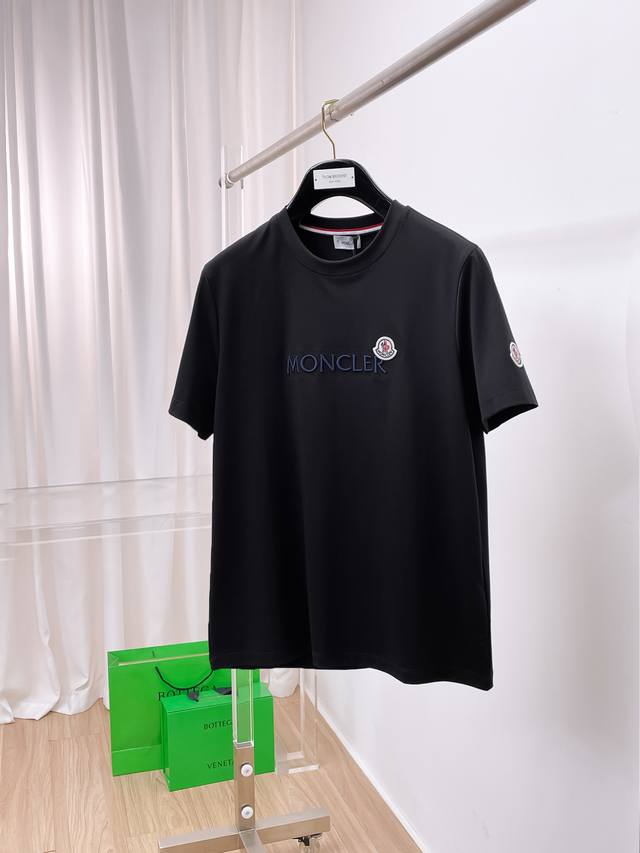 Moncler 2025 Spring and Summer new models first release at the counter, the late