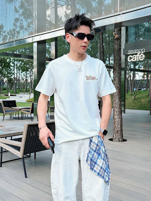 Dior summer new product, high standard custom embroidery, very stylish on the bo
