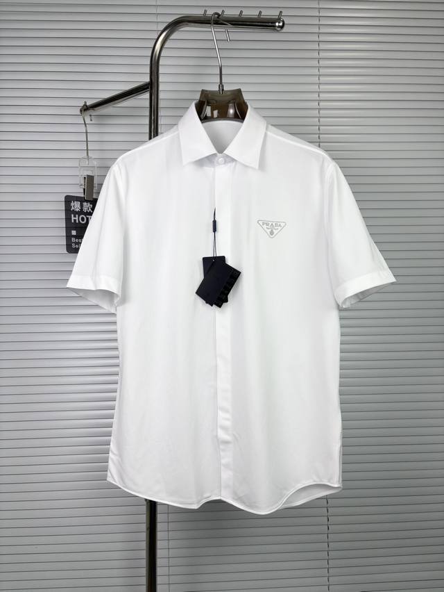 As summer approaches, men's wardrobes are also beginning to usher in a new round