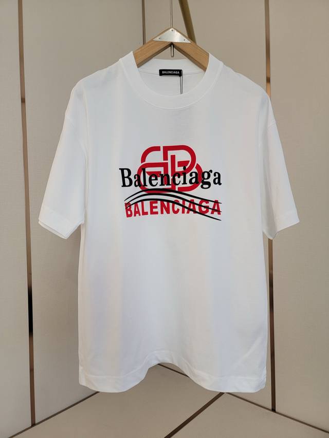 Balenciaga 2025 new wave striped T-shirt The contrasting design of red and blac