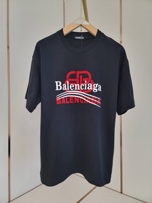 Balenciaga 2025 new wave striped T-shirt The contrasting design of red and blac