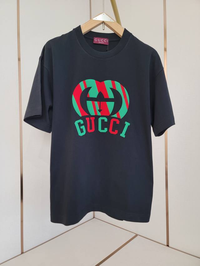 Gucci new double G foam three-dimensional letter T-shirt. The red and green comb