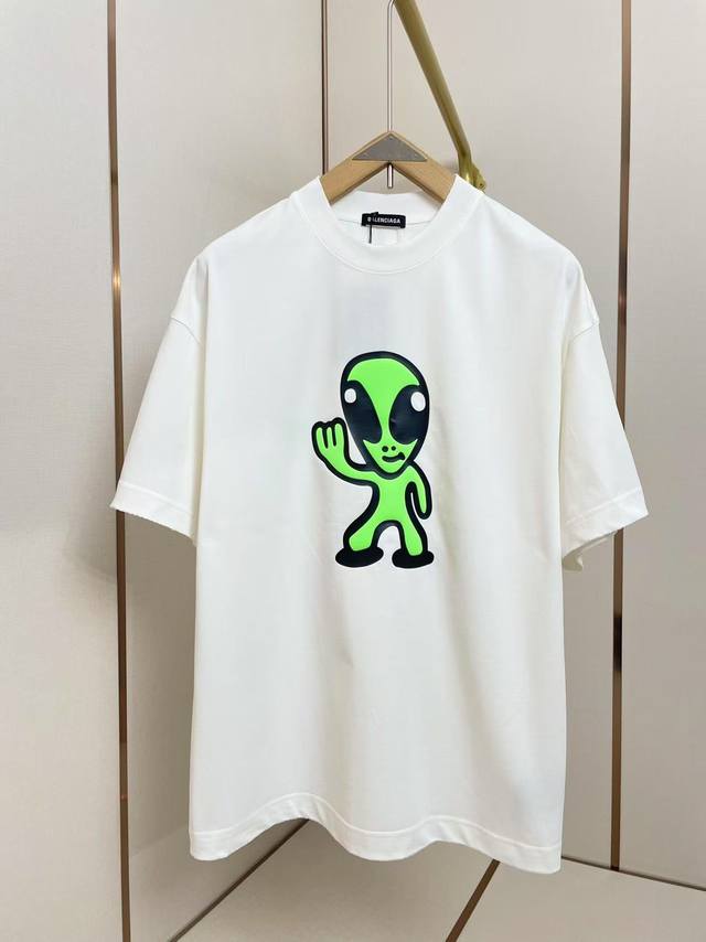 Balenciaga new alien fluorescent Tee The design inspiration of this T-shirt seem