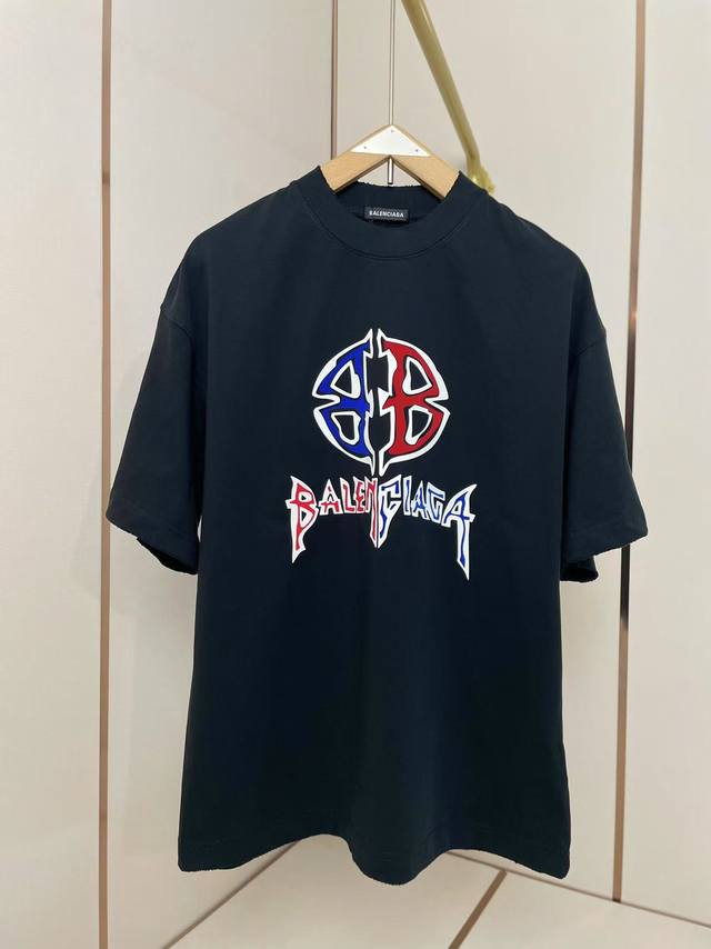 Balenciaga's new red and blue graffiti shield double BT shirt wrapped in silico