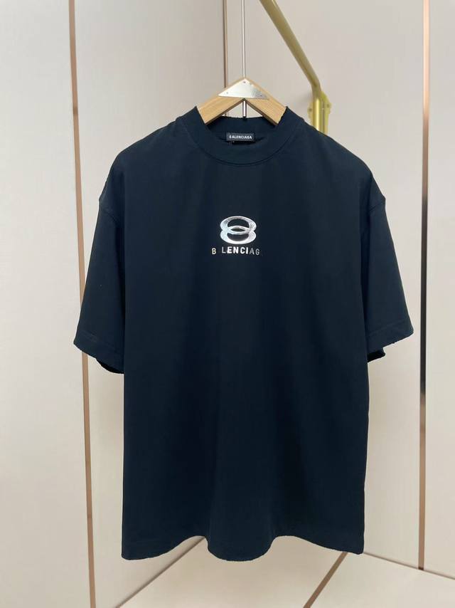 Balenciaga's new double ring Logot shirt with sequins and logo, the difference