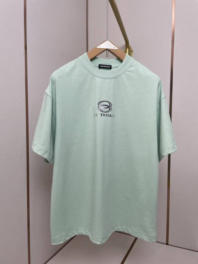 Balenciaga's new double ring Logot shirt with sequins and logo, the difference