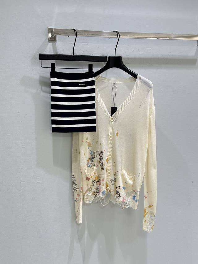 25Ss New for early fall! The striped pattern of this top evokes summer beauty an