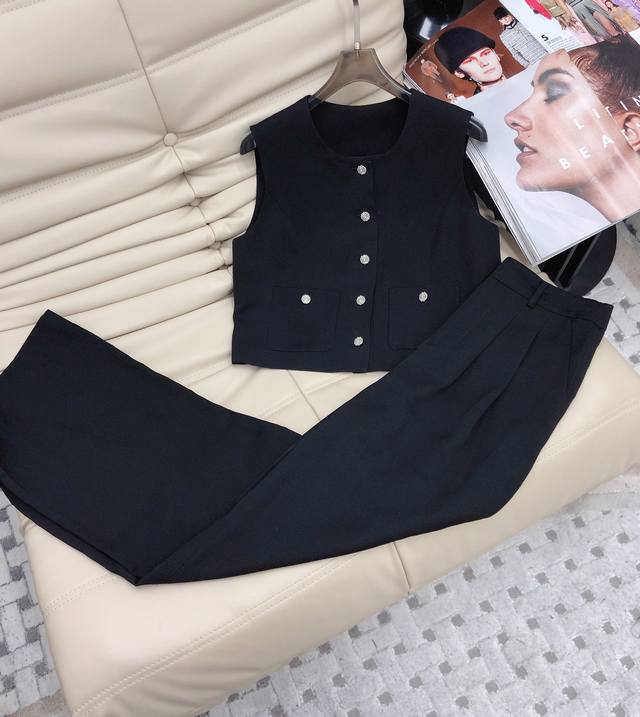 Heavy suit! 24 years of high-quality vest tops, high-waisted trousers, two-piece