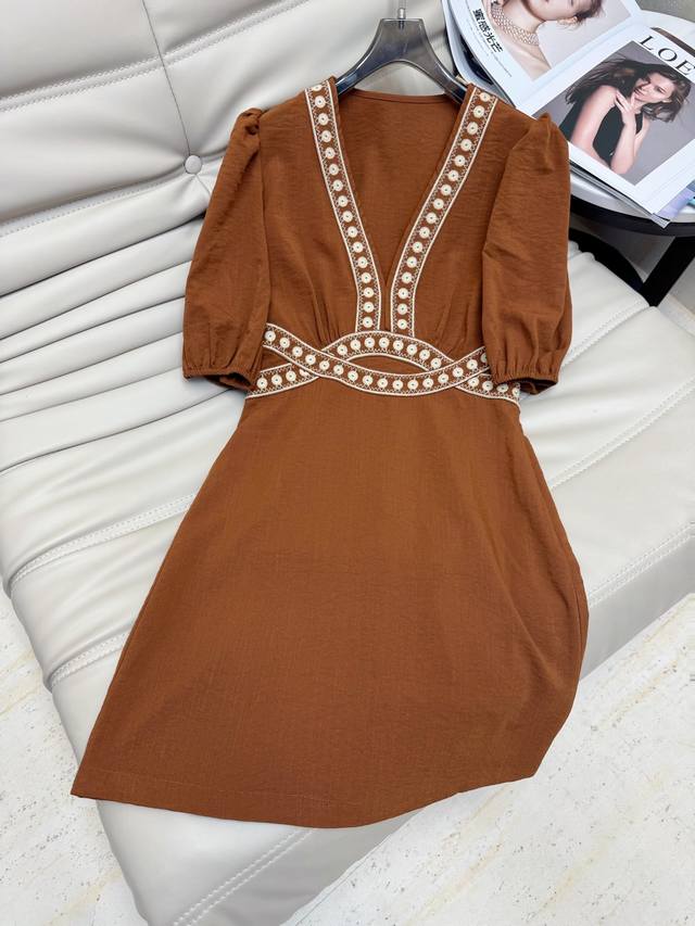 2025 Summer French ethnic retro V-neck puff sleeve dress with embroidered flower