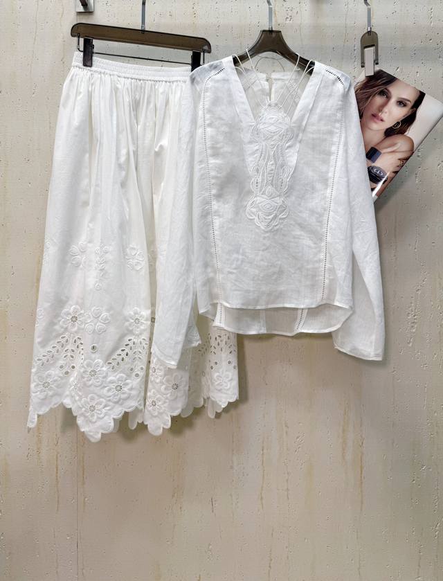 25Ss Spring and Summer V-neck halter neck embroidered shirt + hollow embroidered