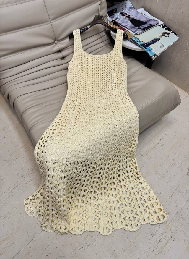 2025 Spring and Summer new French diamond-studded square neck hollow hook flower