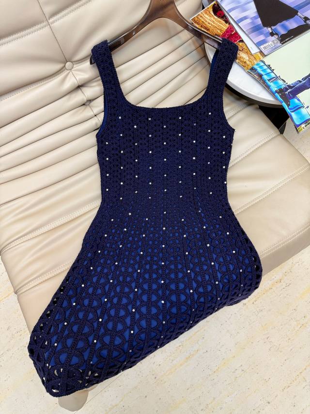 2025 Spring and Summer new women's suspender slim knitted dress with heavy hollo