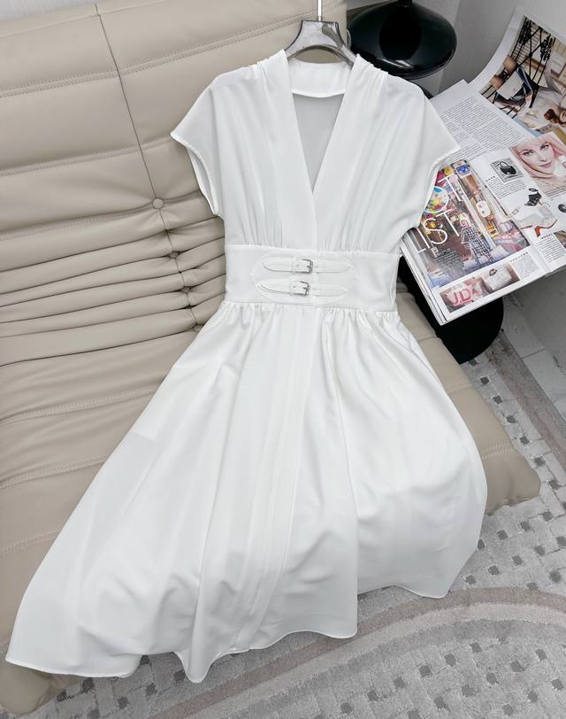 25 new sleeveless waist pleated dress, three-dimensional tailoring, very elegant