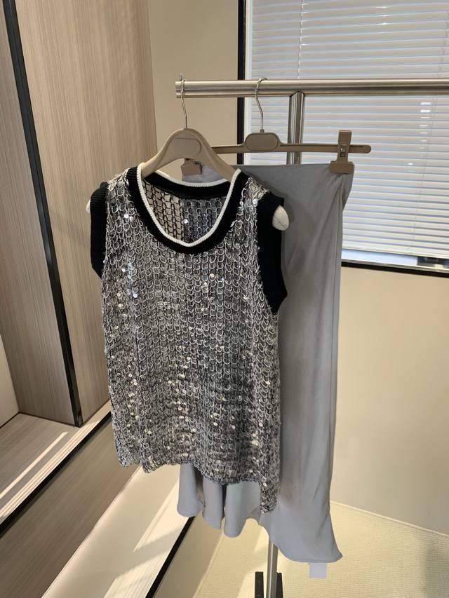 Code: SML Spring and Summer New Products Heavy Sequined Fish Scale Long Vest DD
