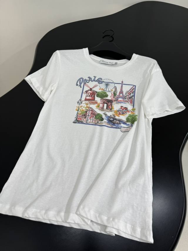 25 New cotton printed T-shirt Made of white cotton jersey fabric Decorated with