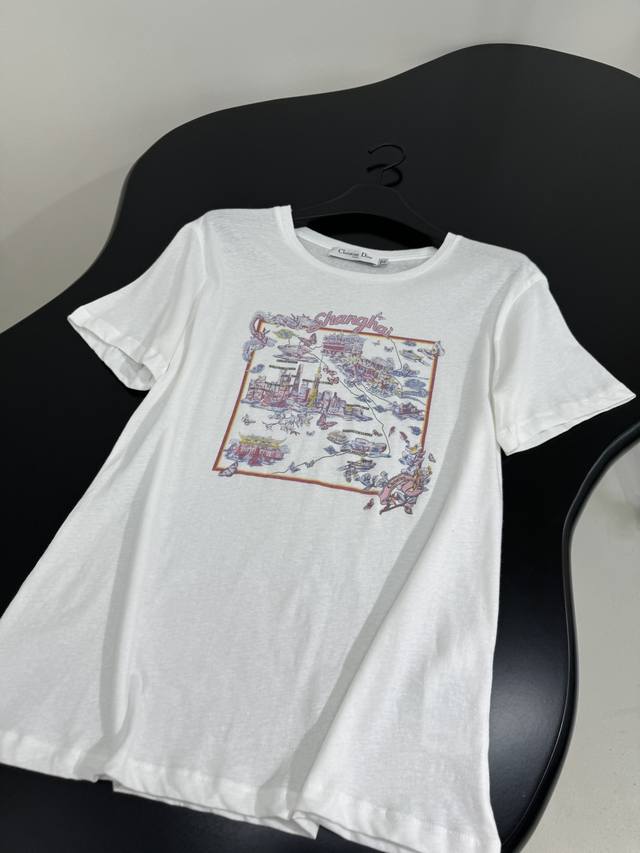 25 New cotton printed T-shirt Made of white cotton jersey fabric Decorated with