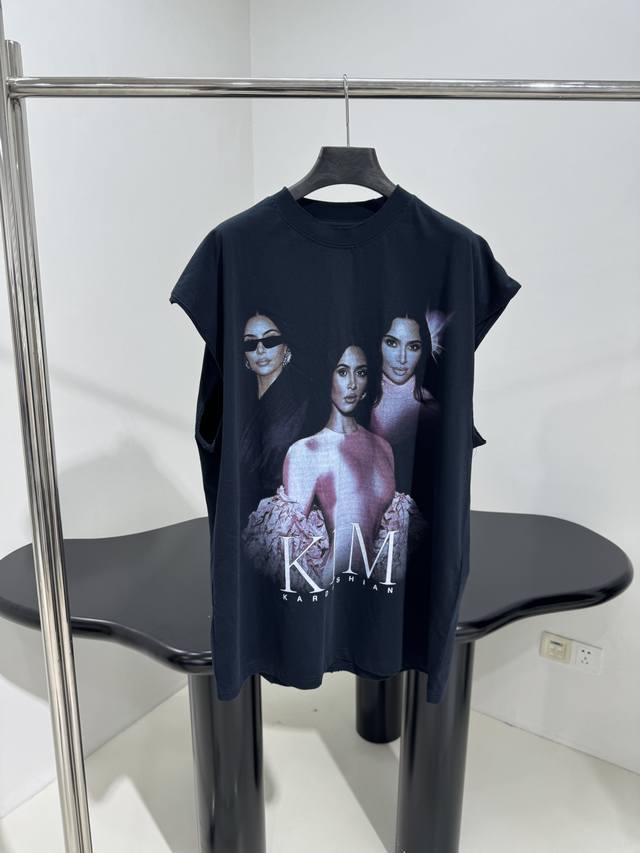 New product Kim Kardashian celebrity series Loose silhouette sleeveless T-shirt