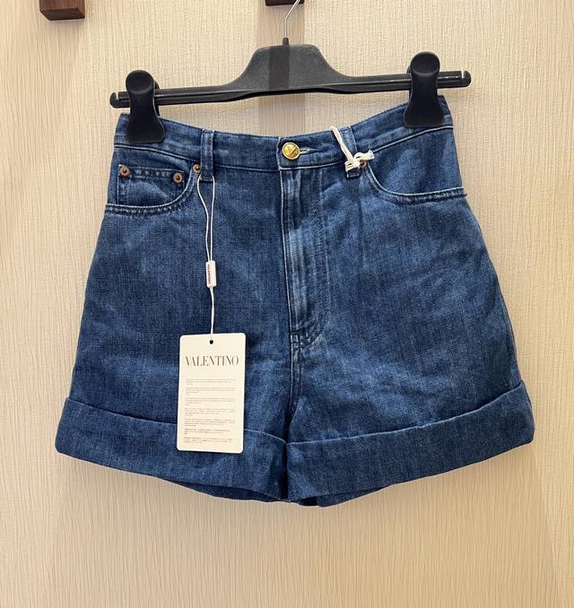 Vplentin*25 Spring and summer new high waisted P-shaped denim shorts. The design