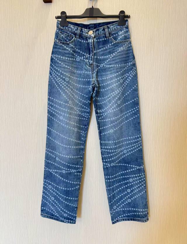 Chpn*25 New pearl print jeans. The pearl elements are exquisite and eye-catching