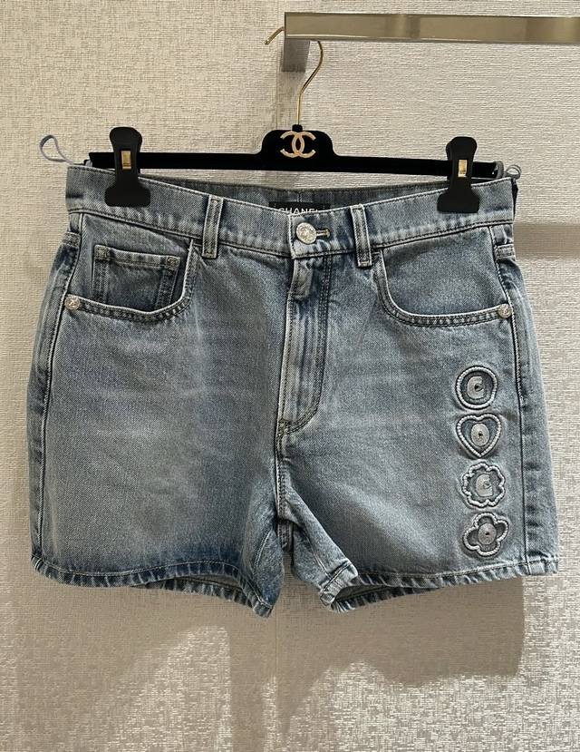 Chpn*L 24 New letter embroidered distressed denim shorts are simple and high-end