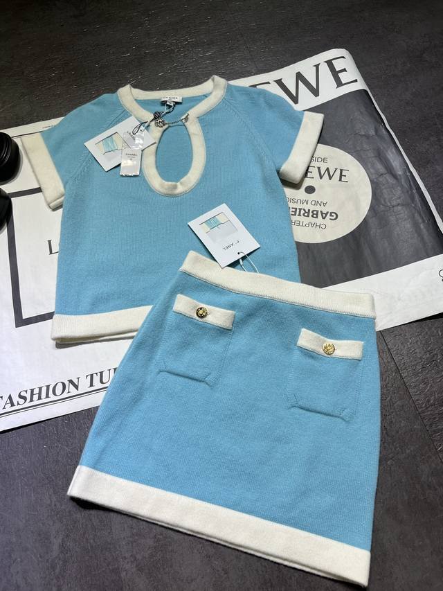 Chanel's top-end version of the Chanel style contrasting color hemming hollowed