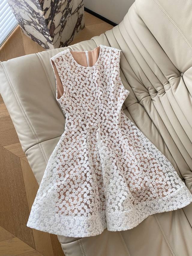 25Ss Spring and summer water-soluble lace round neck sleeveless dress custom hea