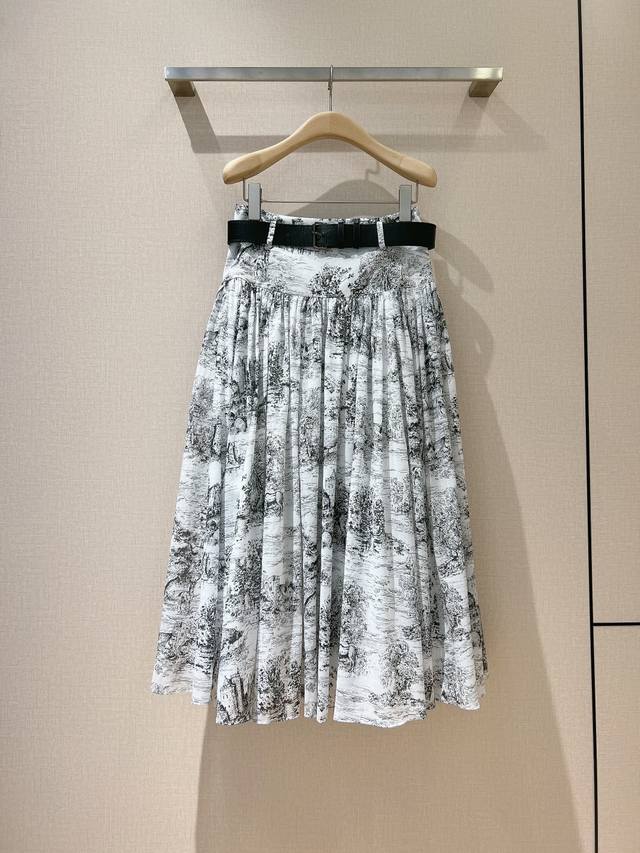 Dio*R25 Early Spring New Half Skirt Sketch of urban architecture and town scener