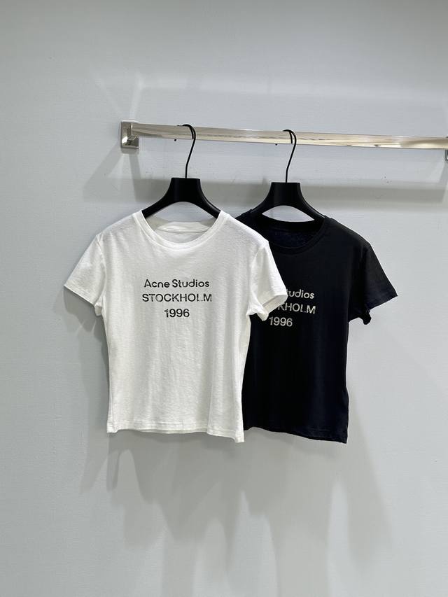 25Ss New for early spring! Round neck T-shirt with casual fit, decorated with Ac