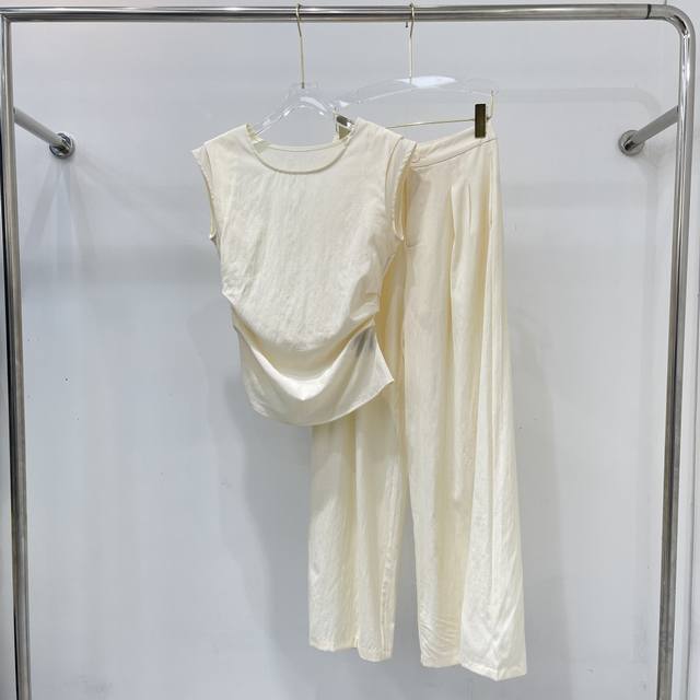 New casual suit, the fabric is casual, comfortable, fashionable and simple, sui