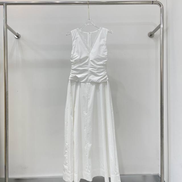 New elegant dress with lace design on the back, instantly improve your populari
