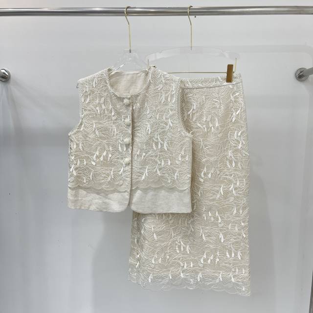 New lace embroidery suit, simple and stylish, slimming, stretching the entire b