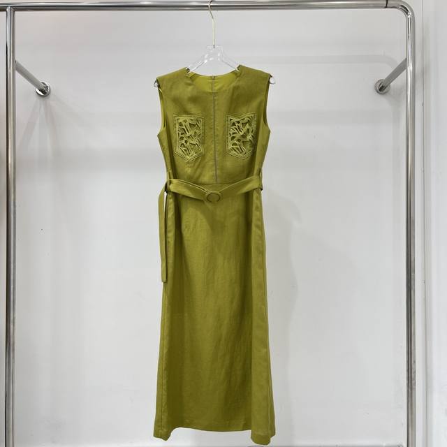 The new Tencel linen dress has a waist design that perfectly divides the waist