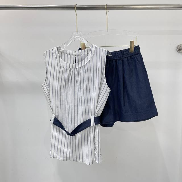 New fashion striped top and shorts set, very nice to wear, a must-have item for