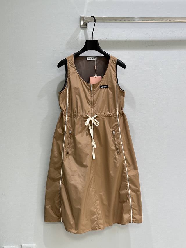 25Ss Spring and Summer new arrival! Logo coffee sleeveless dress, zipper and log