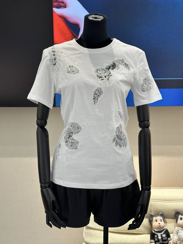 Ermanno Scervino Chinese: Ermanno is known as the world's king of lace. It is a