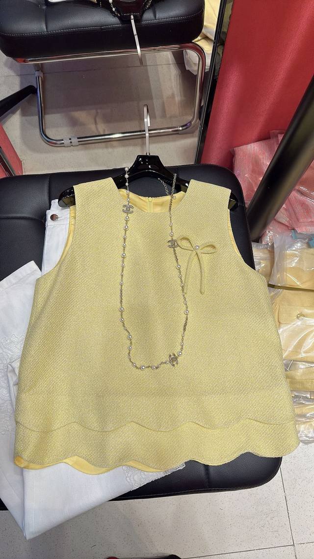 New model for sale] Bowknot vest style with ripple design on the hem, very age-